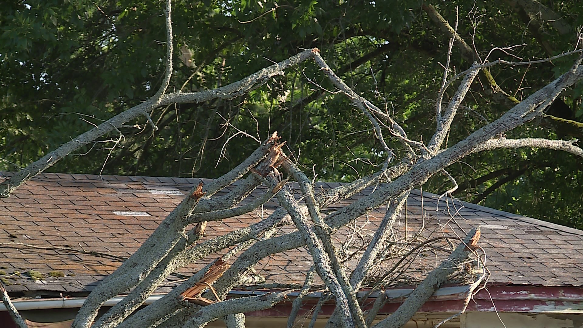 Good samaritans help their neighbors during intense severe weather, supporting the community.