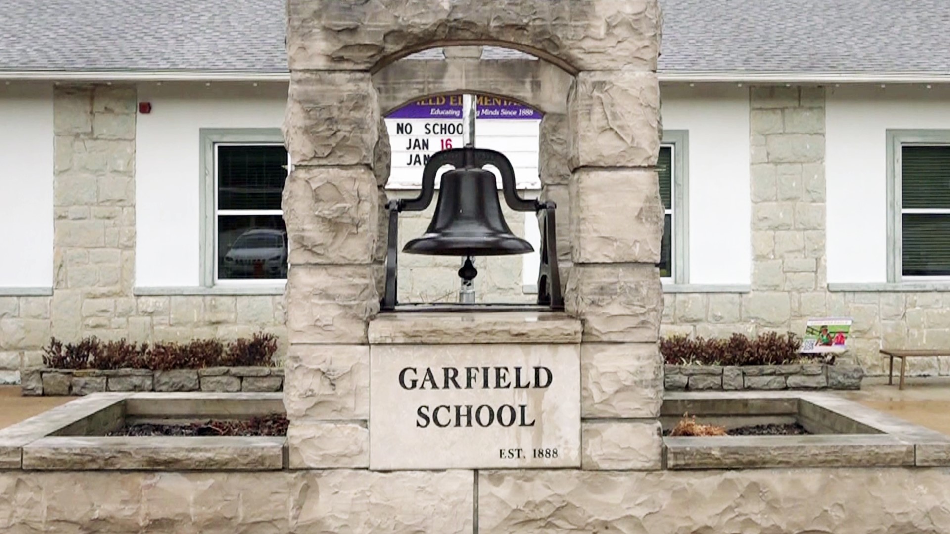 Garfield Re-2 schools on two-hour weather delay Wednesday