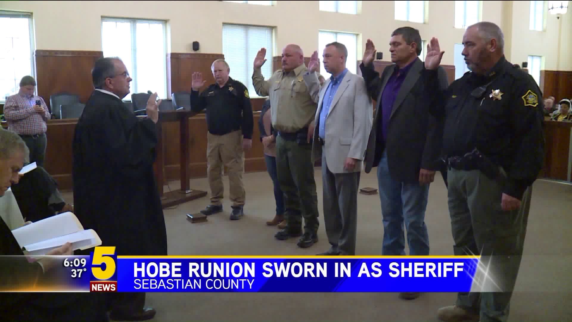 Hobe Runion Sworn In As Sebastian County Sheriff