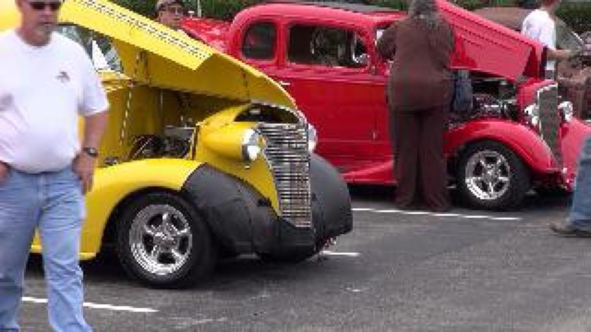 Collectors wow crowd at classic car show