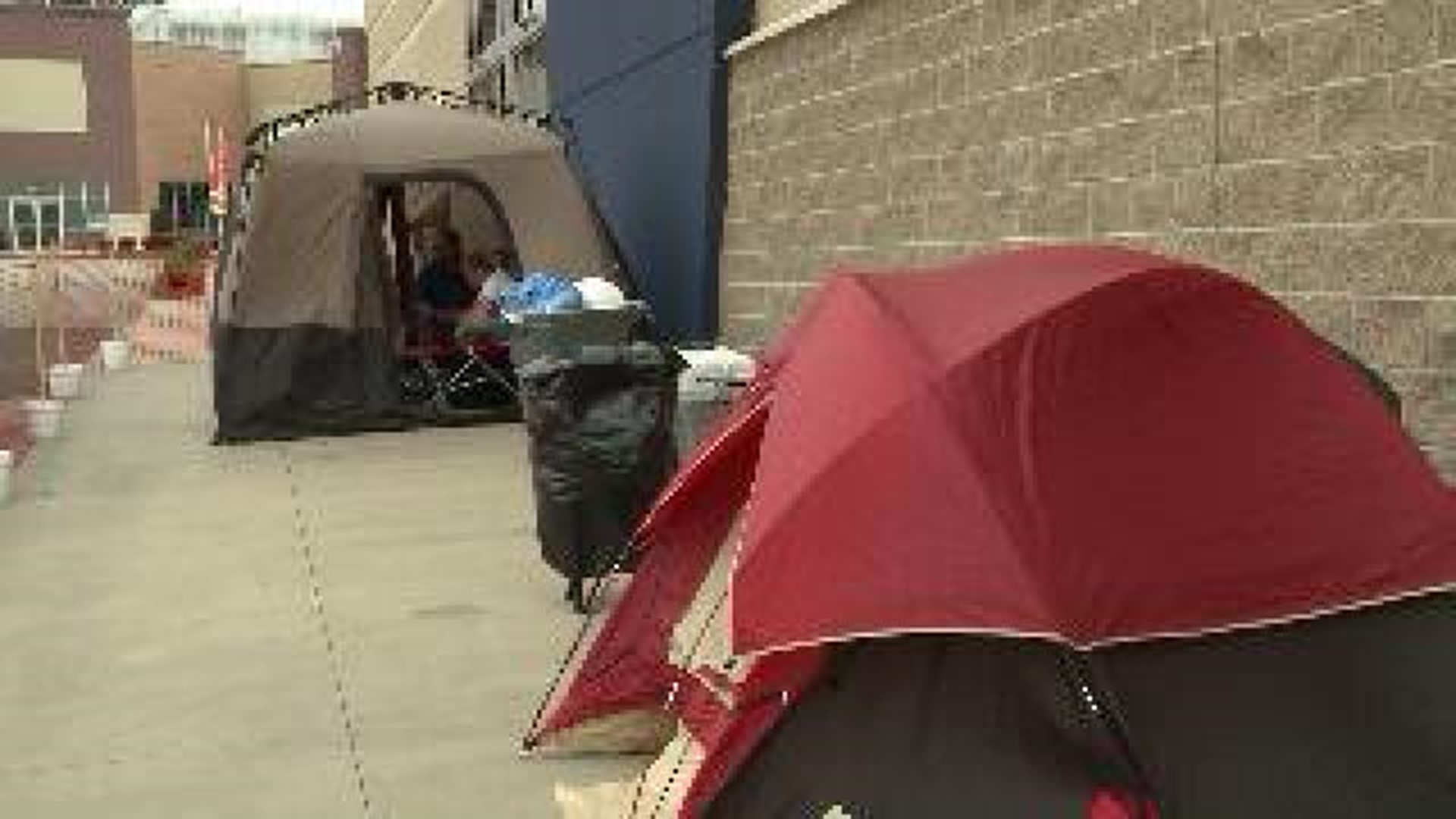 Shoppers Camp Out for Thanksgiving Sales