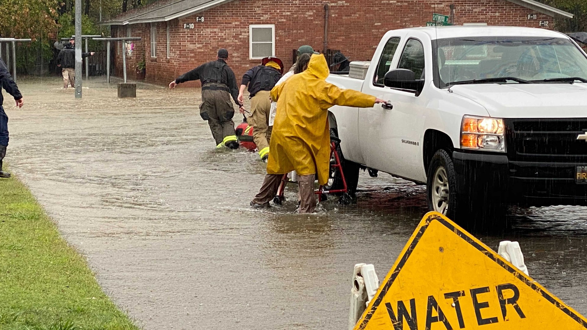 GardenWalk apartments in Alma evacuated due to flooding