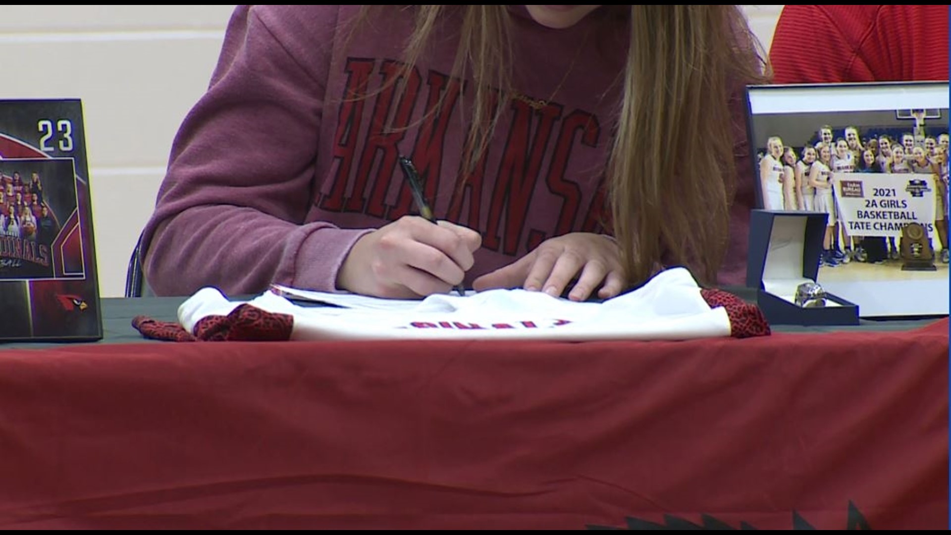 Jenna Lawrence, Kate Carter, Kasey Wood, Diego Ramos and Jayden Wells make Razorback commitments official.