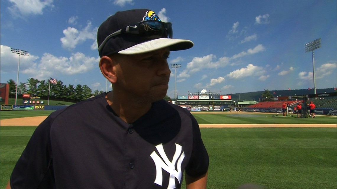 Joe Girardi breaks down while describing Alex Rodriguez's final game 