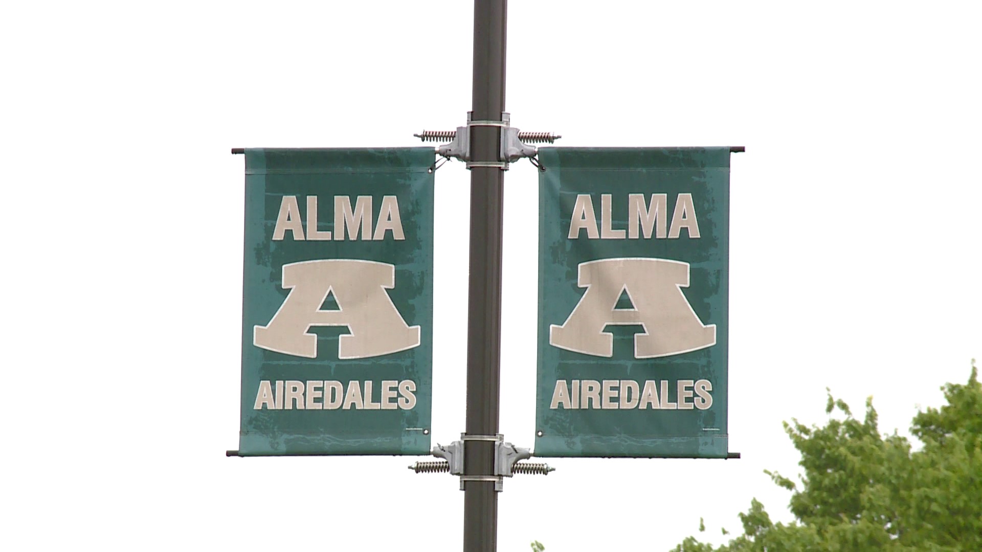 The City of Alma announced that the annual Christmas parade will be cancelled due to dreary weather.