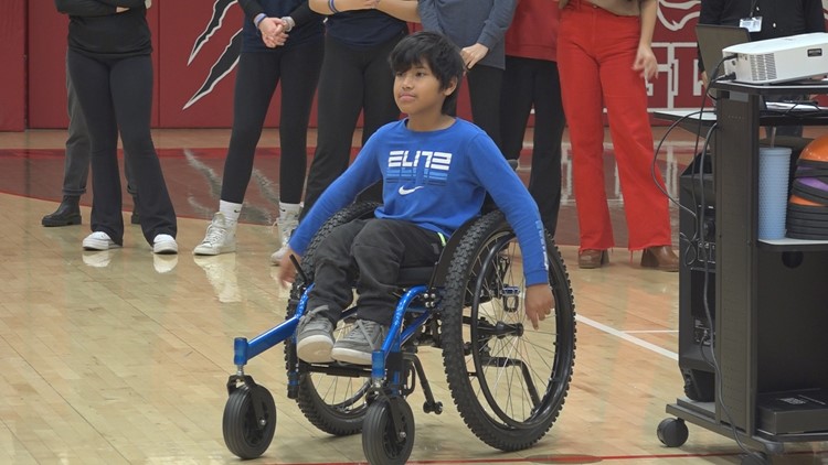 Rogers middle schooler gifted a new wheelchair by an anonymous donor