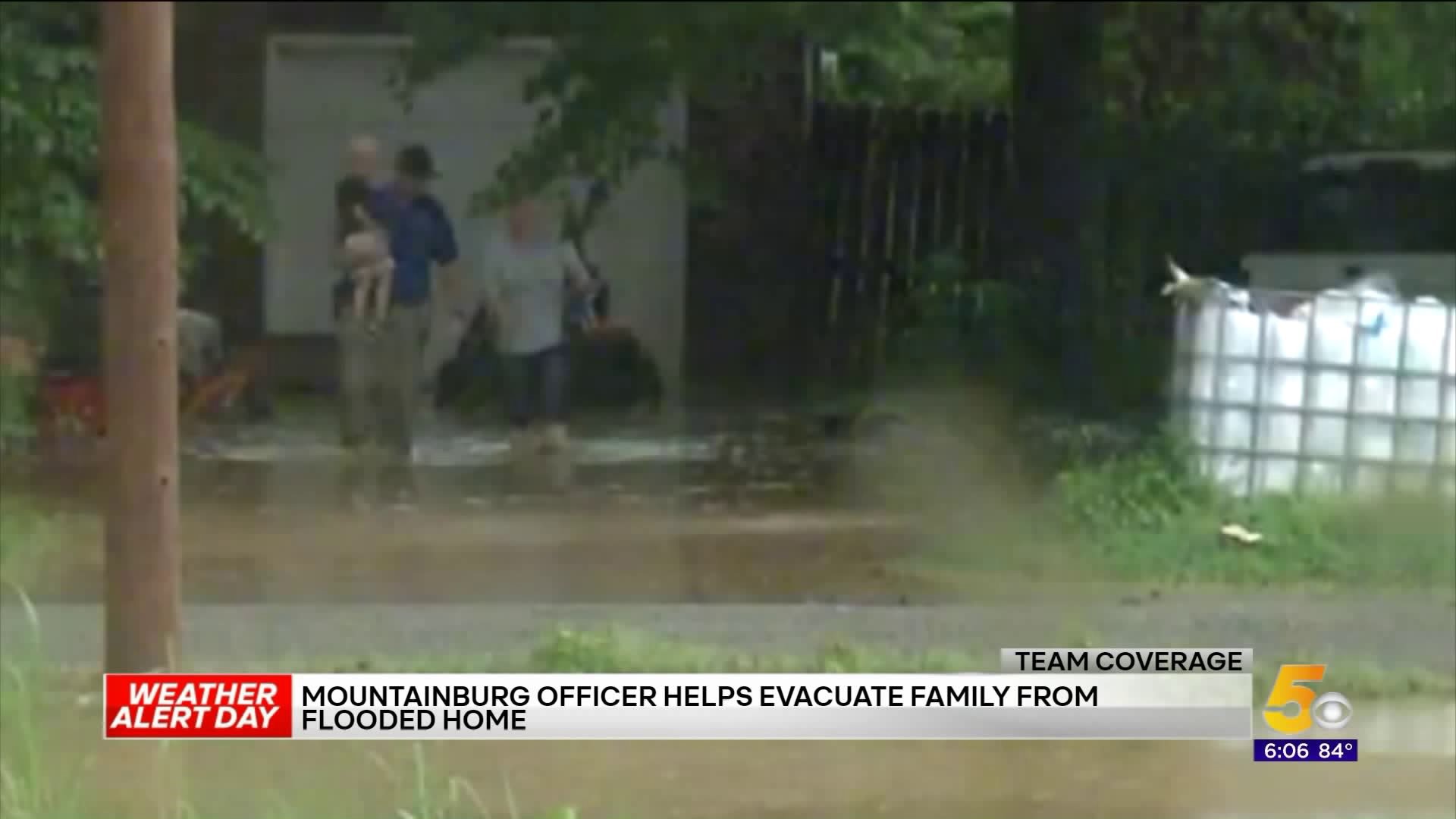 Mountainburg Officer Helps Family Evacuate from Flooded Home