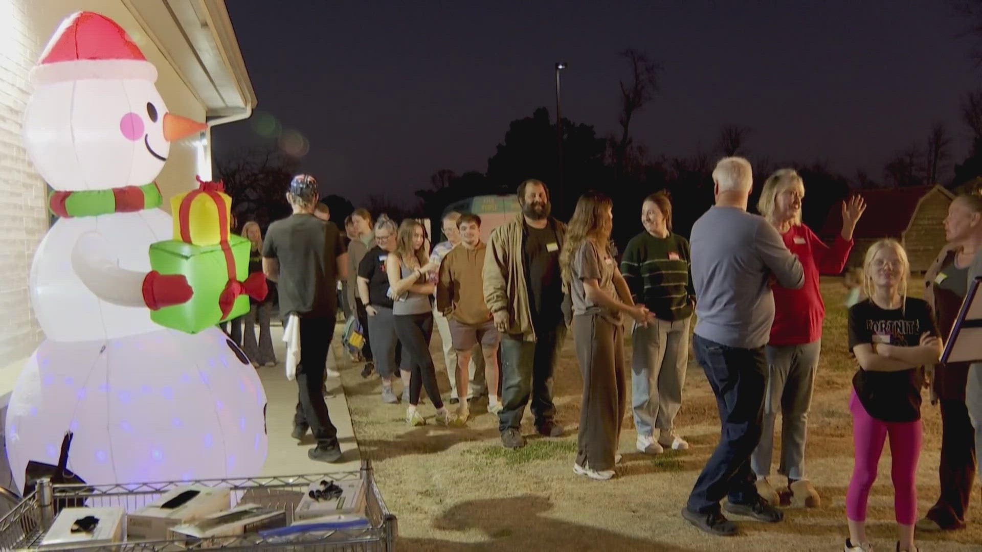 Does fedex ship on christmas eve