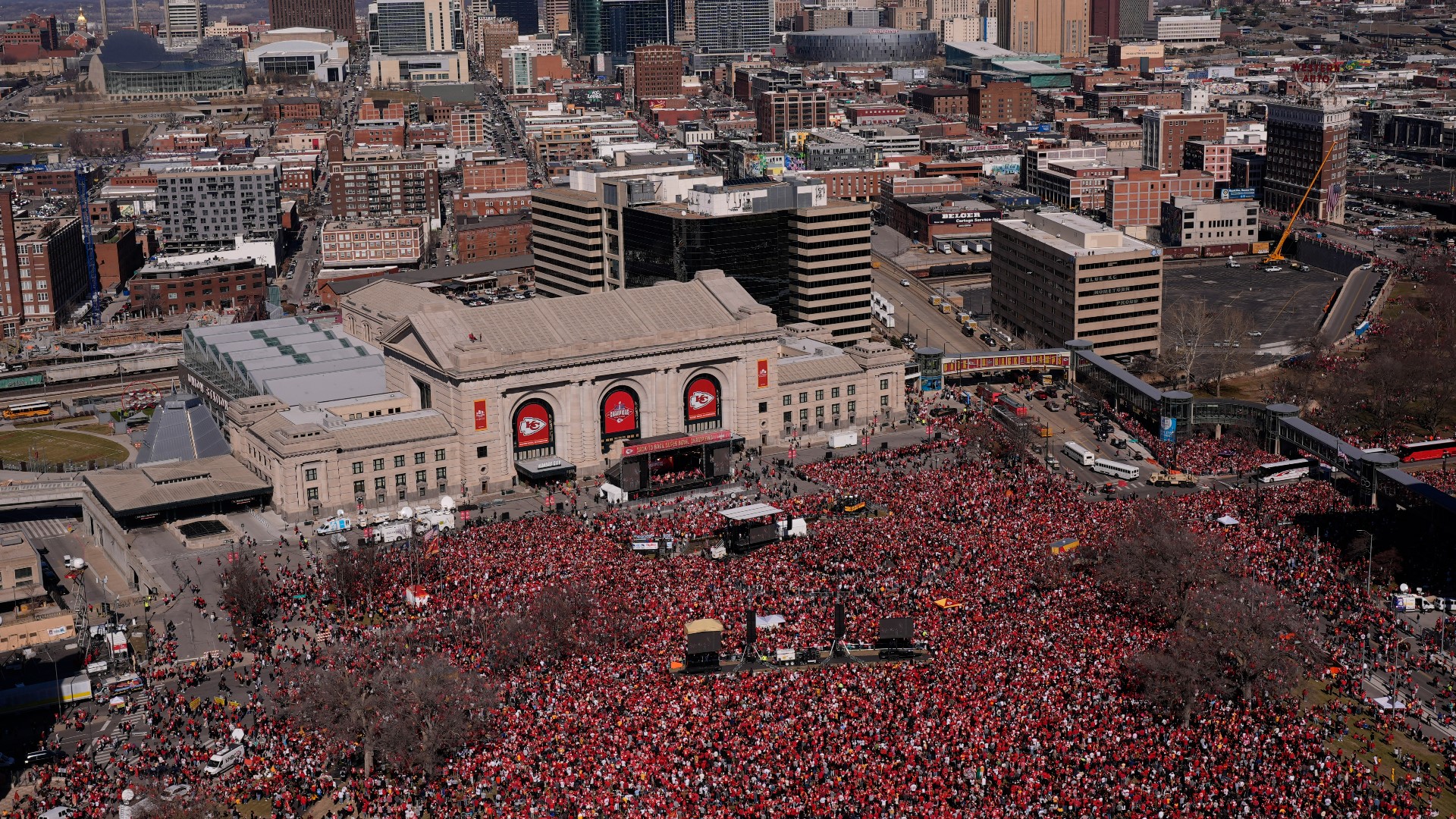 Multiple injuries in Kansas City amid Chiefs victory parade ...