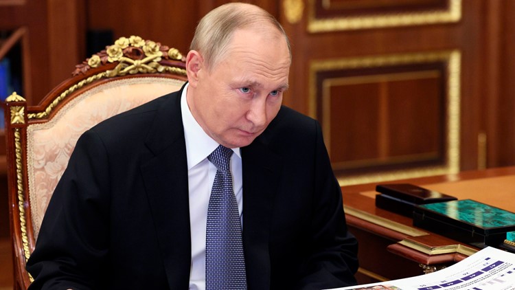 Surat perintah penangkapan internasional dikeluarkan untuk Vladimir Putin