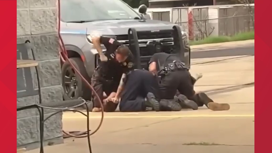 Deputies Mulberry Police Officer Suspended After Video Shows Violent Arrest Newsonline Com