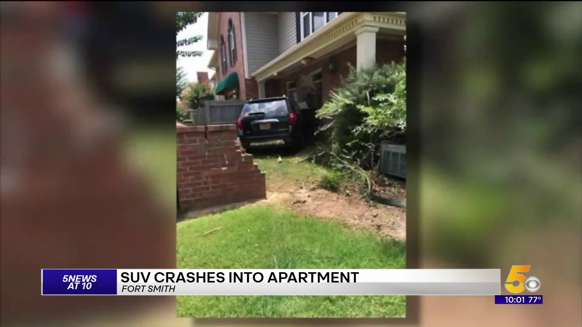 SUV Crashes Into Apartment Complex in Fort Smith