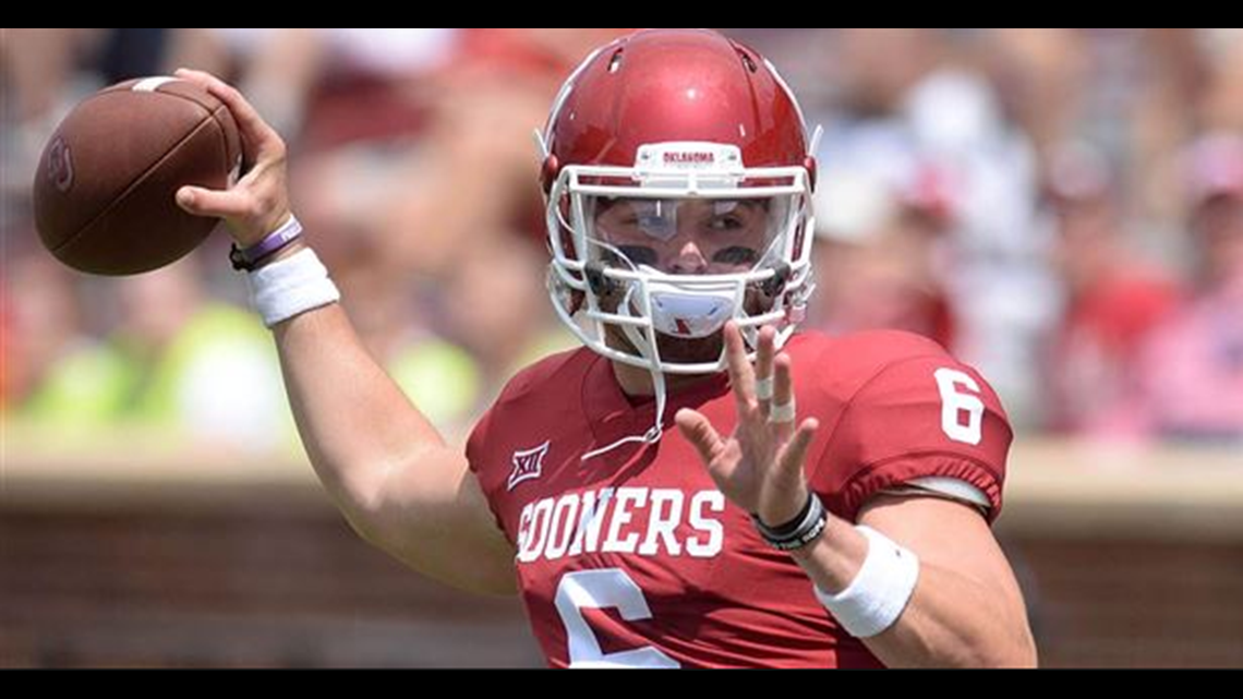 Oklahoma captains take Baker Mayfield's jersey with them to coin toss