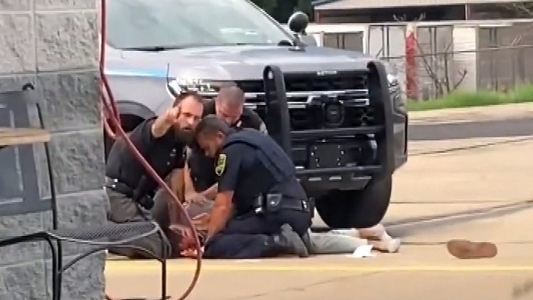 Investigation into Arkansas officers after video shows violent arrest
