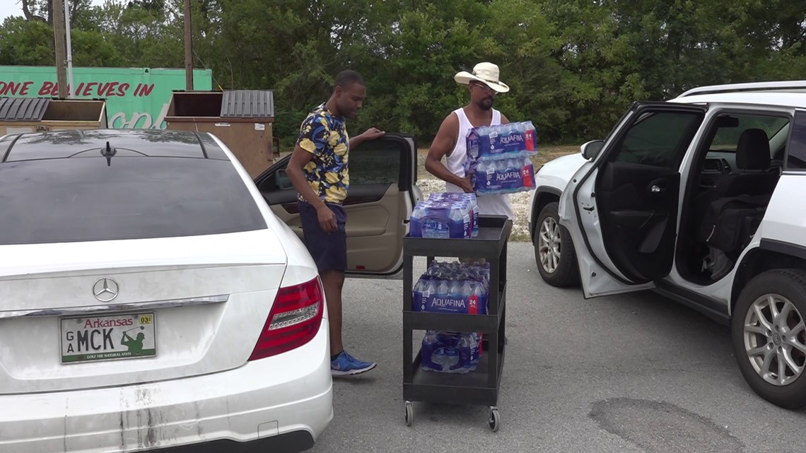 Northwest Arkansas nonprofit donates water to unhouse community - Vimarsana News