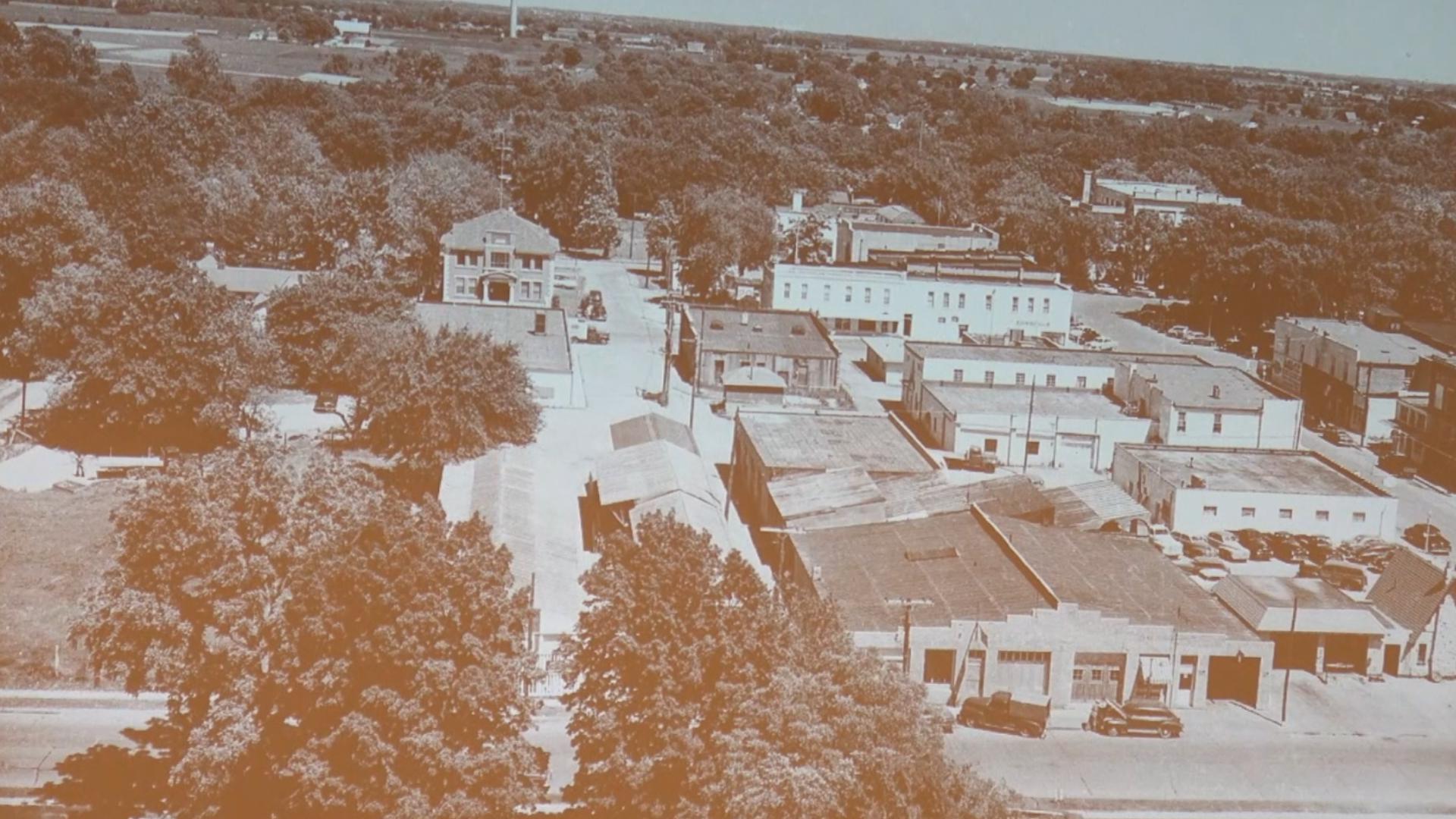 Randy McRory of Vintage Bentonville presented "Bentonville: The Way You Remember It" to a full auditorium at Old High Middle School on Sept. 28.