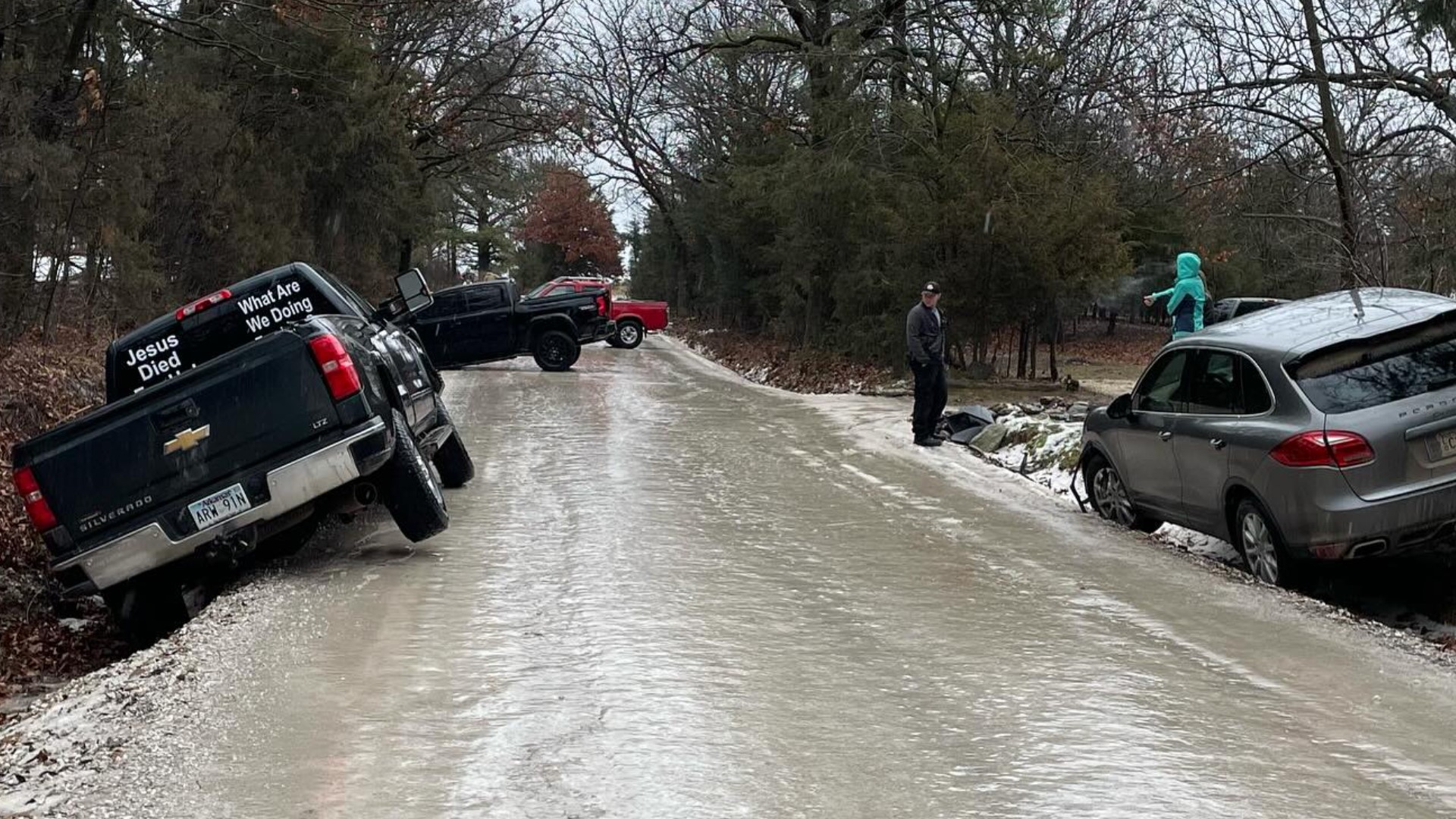 Vehicles Stranded Along Arkansas County Road After Icy Weather ...