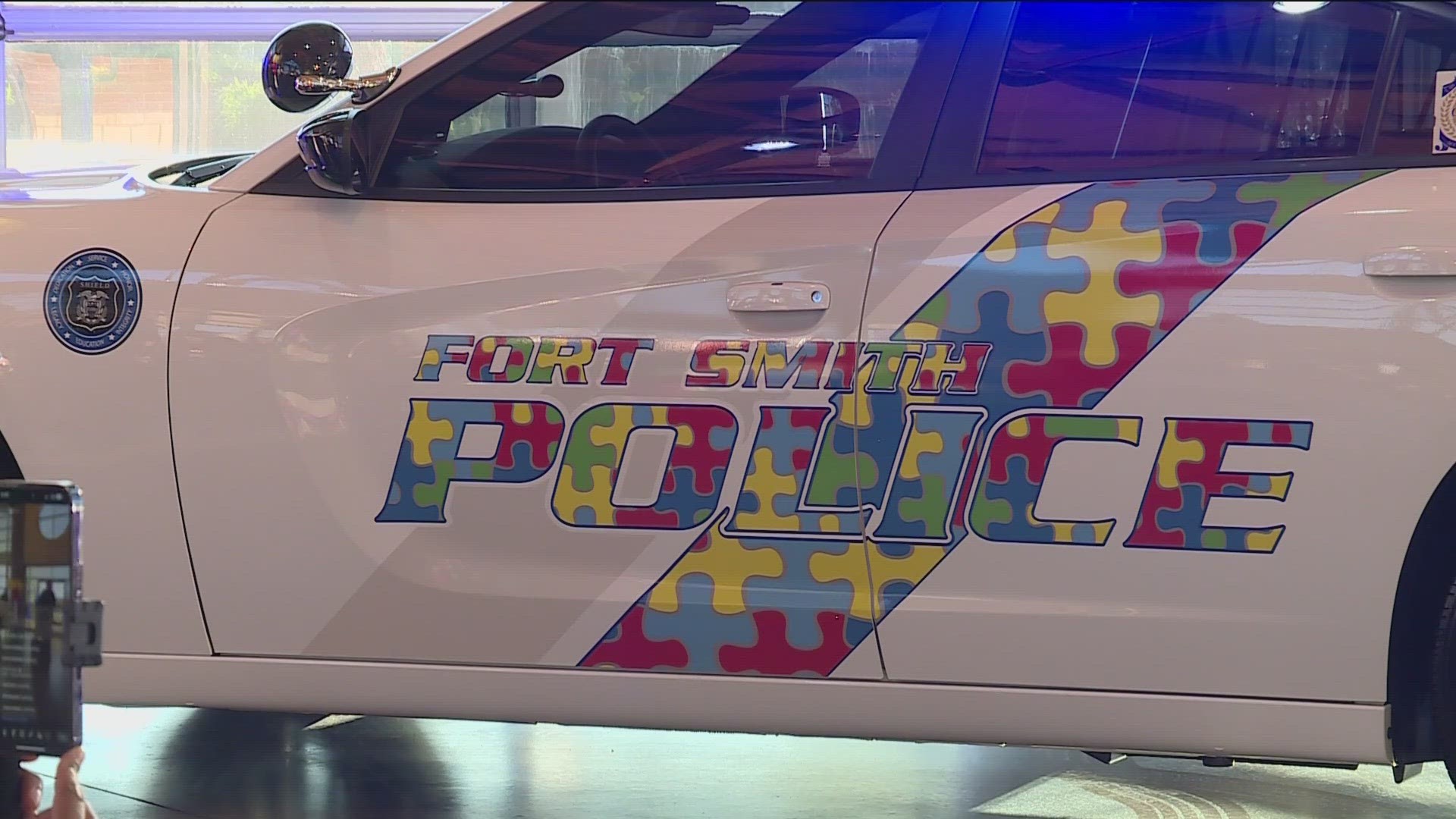 APRIL IS AUTISM AWARENESS MONTH AND TONIGHT, FORT SMITH POLICE HOSTED AN EVENT FOR FAMILIES TO CONNECT WITH LOCAL RESOURCES TO SUPPORT THEIR KIDS...