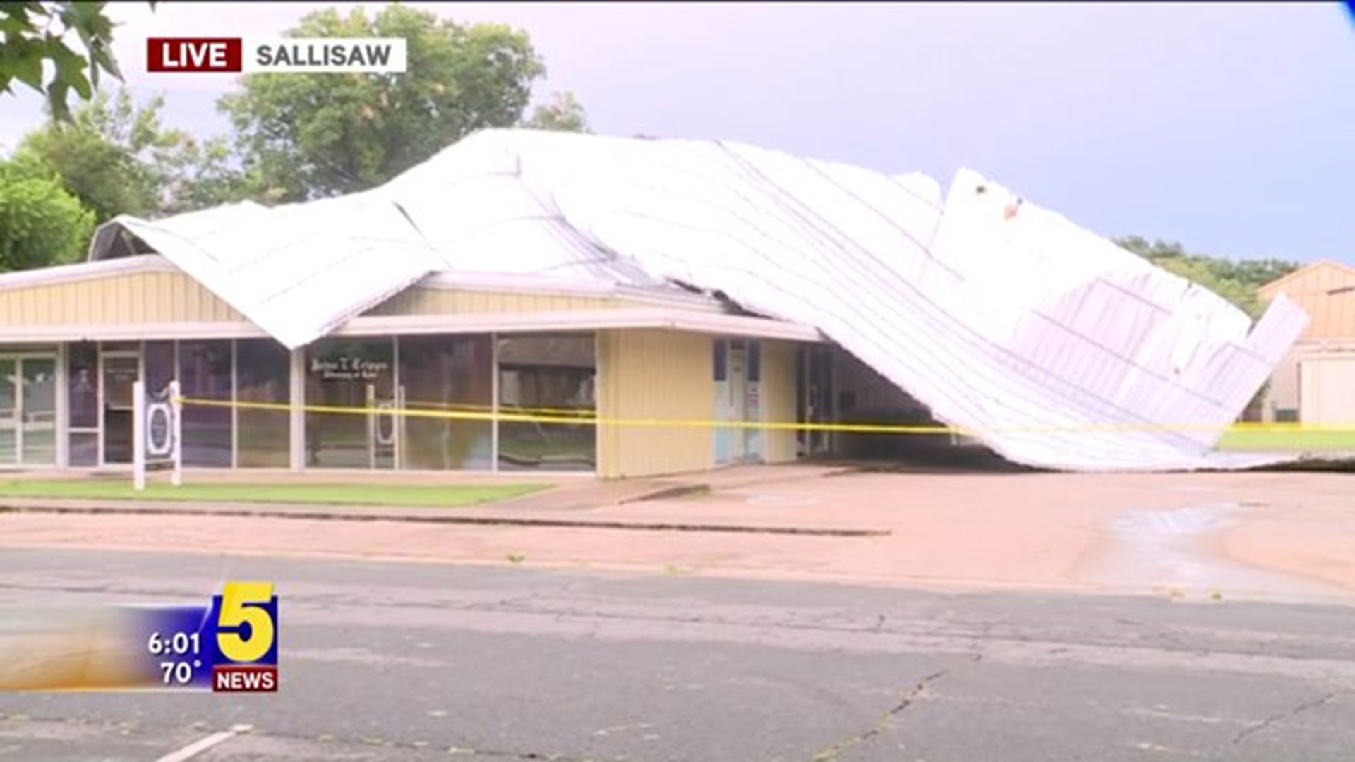 Wind Takes Roof Off Sallisaw Business