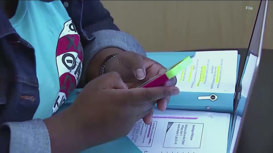 Oklahoma students could see less screen time as lawmakers push bill