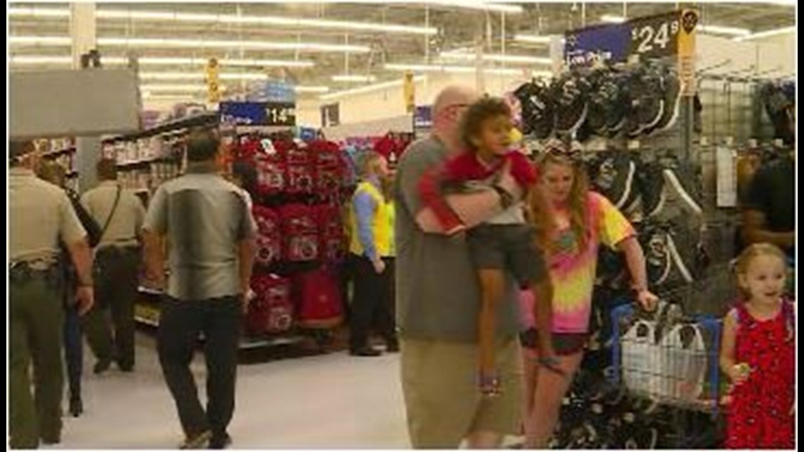 YouTube Star Holds Walmart MeetandGreet