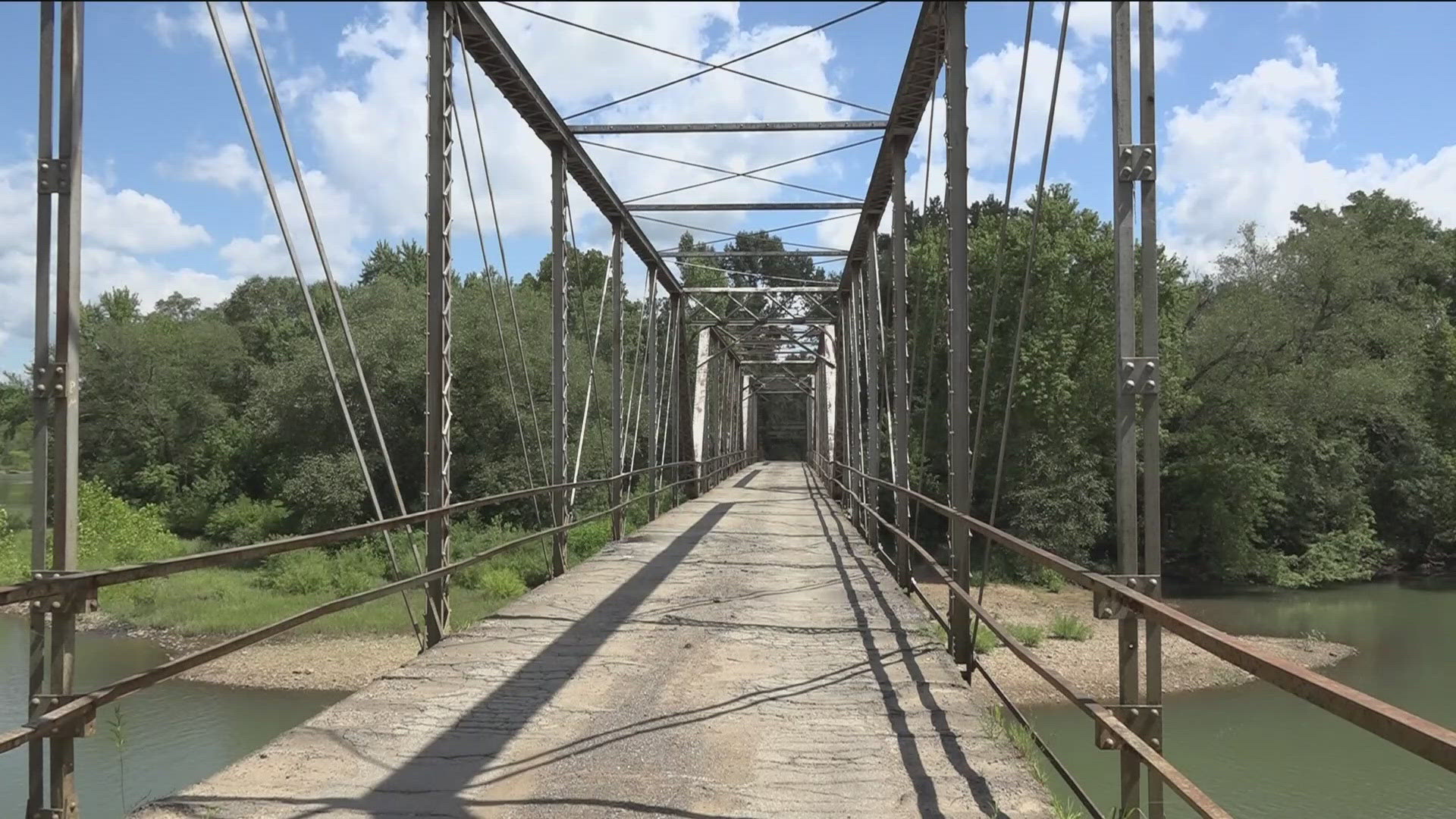 The new bridge connecting Franklin and Crawford Counties will have two lanes and be elevated on the Franklin County side to prevent flooding.