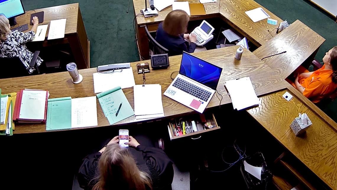 Oklahoma judge caught on social media during trial - Vimarsana News