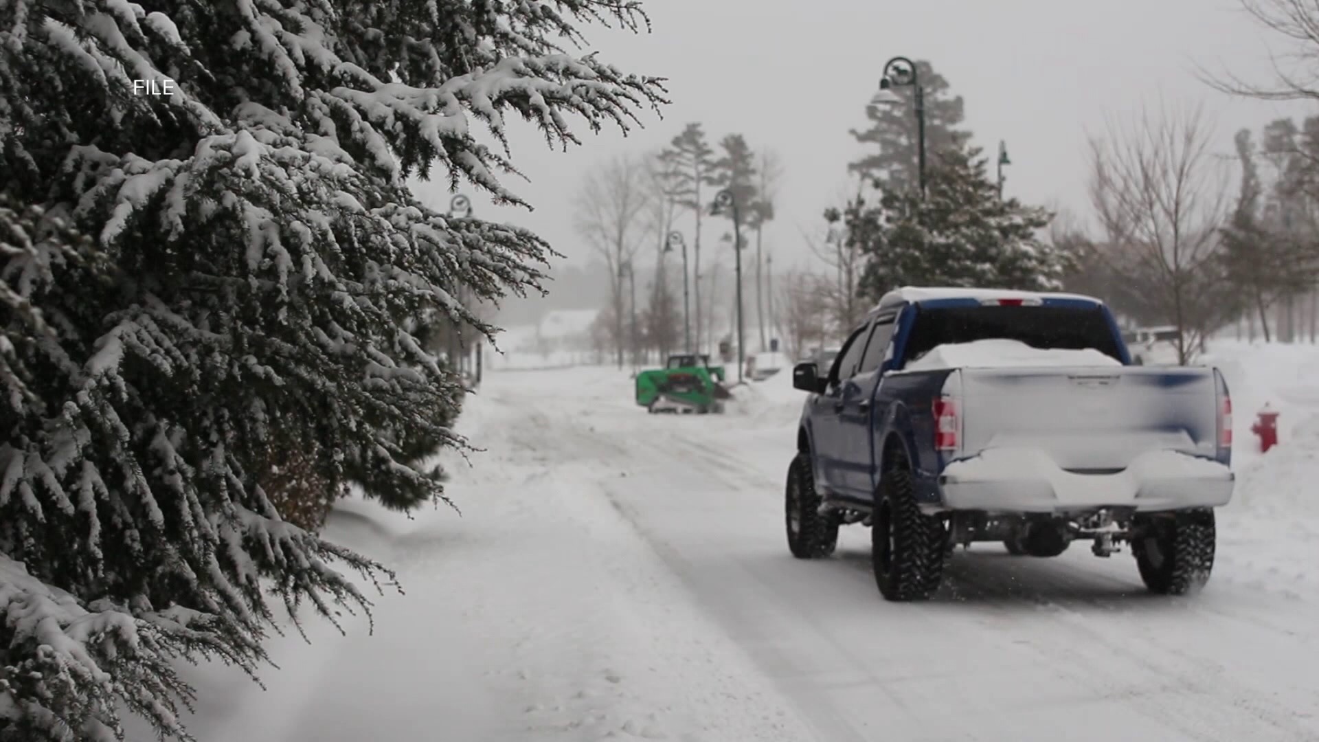 While officials are preparing roads for the winter weather heading toward Arkansas, experts are giving advice on how to stay safe while traveling for the holidays.