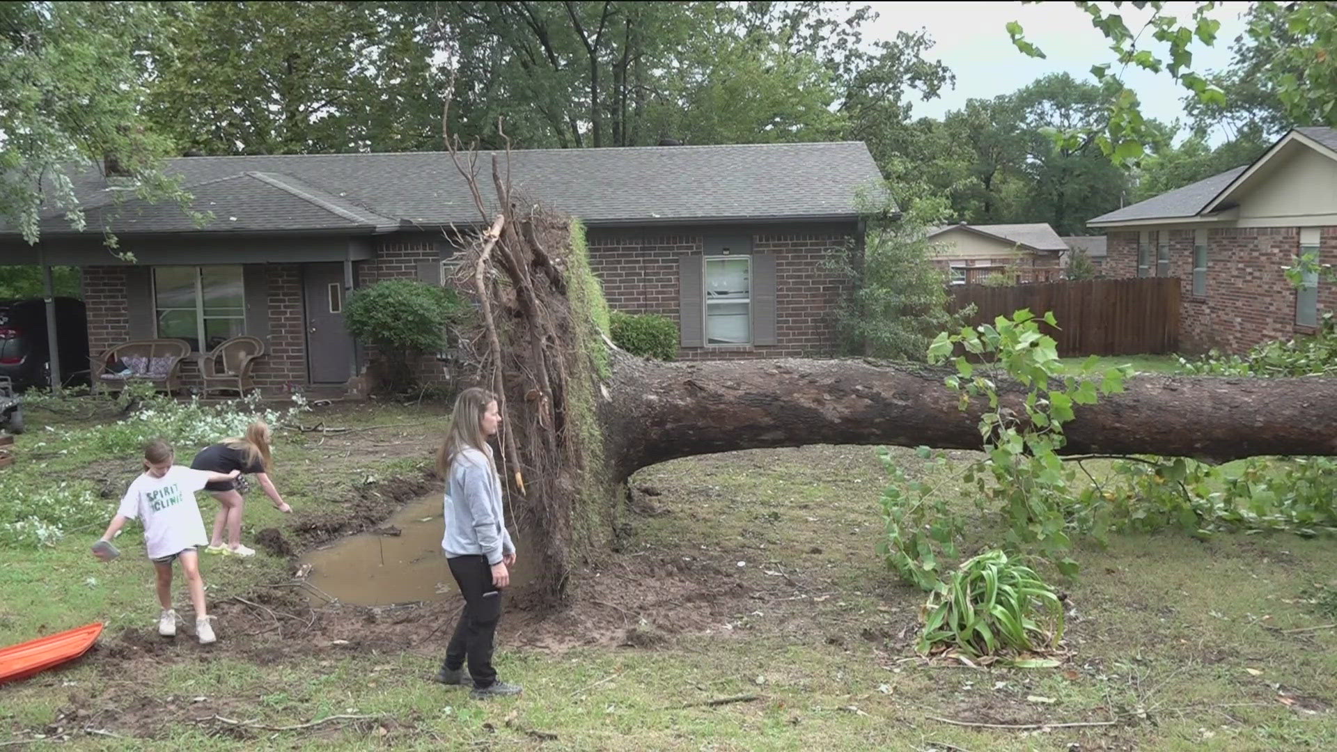 Van Buren and Fort Smith residents are cleaning up debris from houses, cars, and roads after storm knocked out many trees.