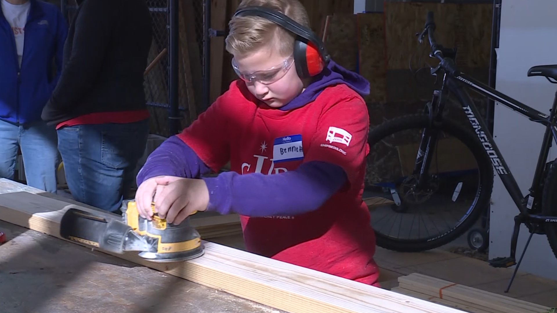 Sleep in Heavenly Peace gathered on Saturday to build 50 beds for children across NWA.