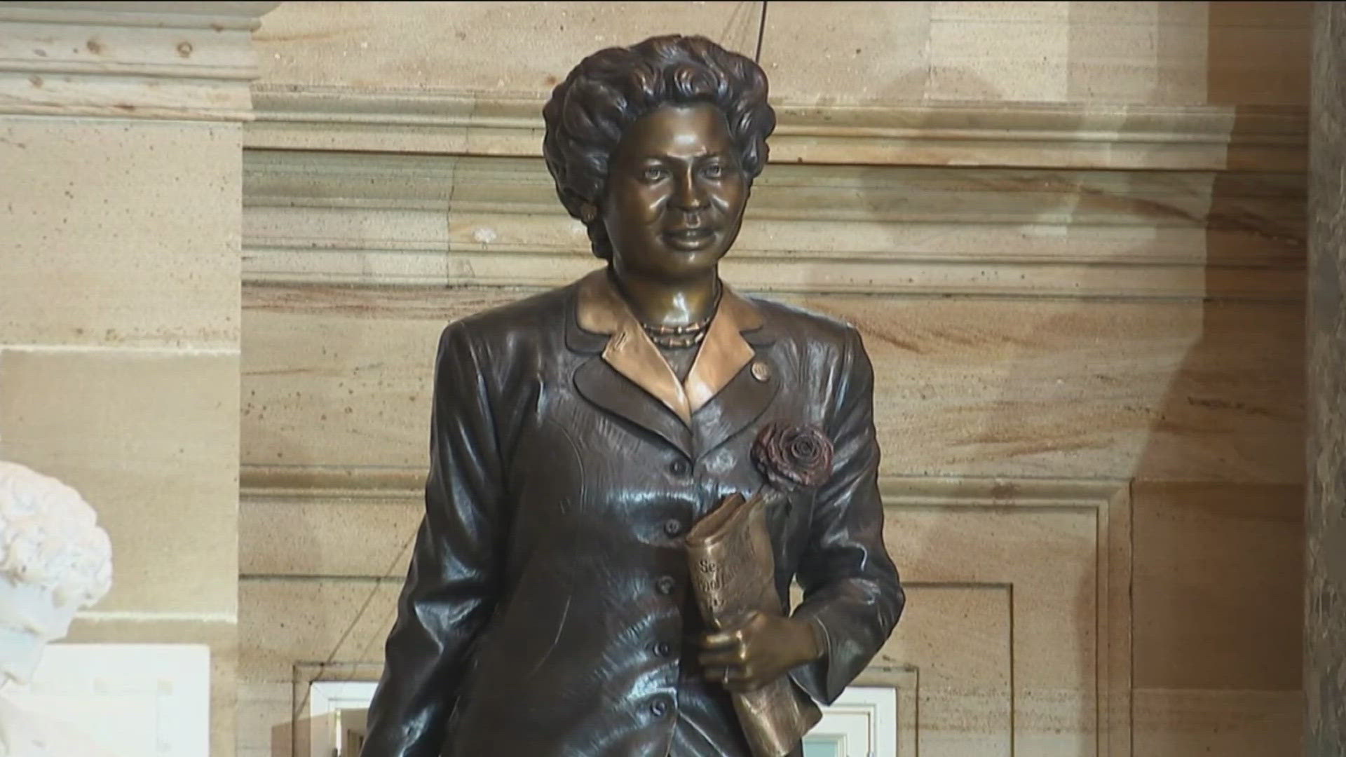 NEW AT 6 – A NEW STATUE HELPING REPRESENT ARKANSAS WAS UNVEILED TODAY AT THE U-S CAPITOL.