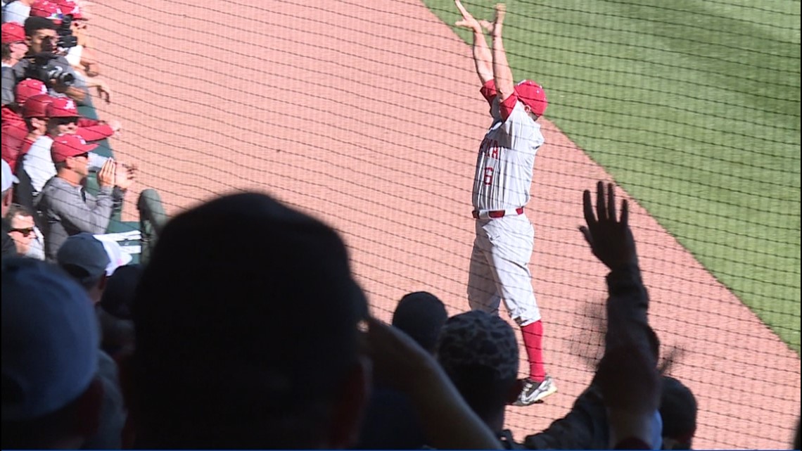 Alabama baseball head coach mocks Hog Call after ejection in loss to