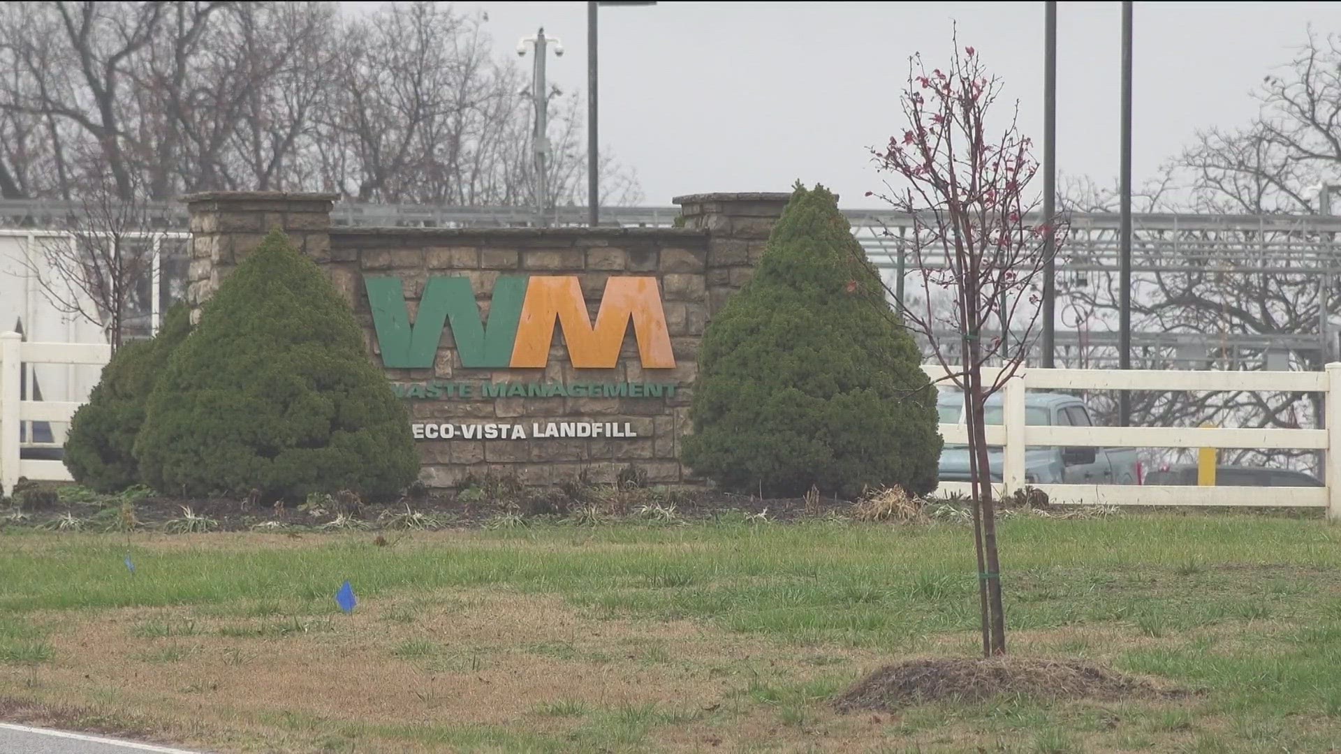 THE ARKANSAS DEPARTMENT OF ENVIRONMENTAL QUALITY HAS LAUNCHED AN INVESTIGATION INTO COMPLAINTS ABOUT AIR QUALITY NEAR THE ECO VISTA LANDFILL.