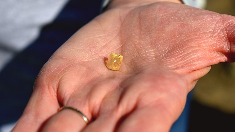 7-year-old girl finds large 2.95-carat diamond at Arkansas park