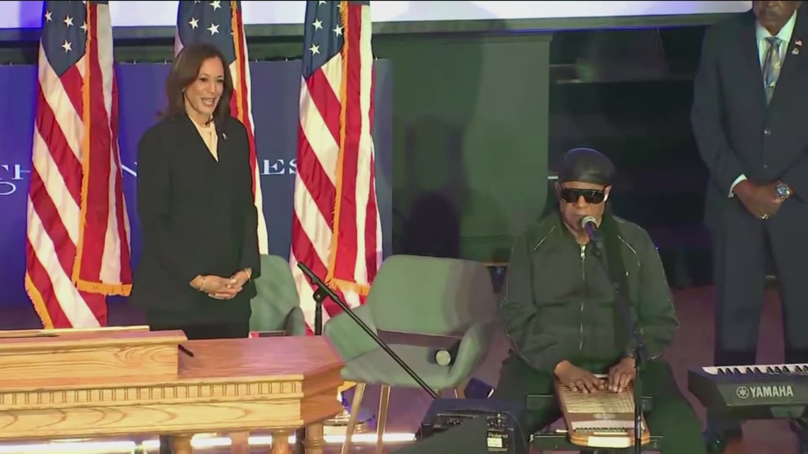 Stevie Wonder serenades Harris, Trump works at McDonald's while on the