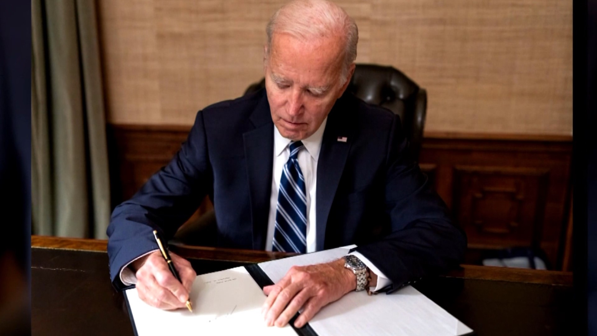 An agreement was reached to avoid a government shutdown. However, the agreement is temporary.