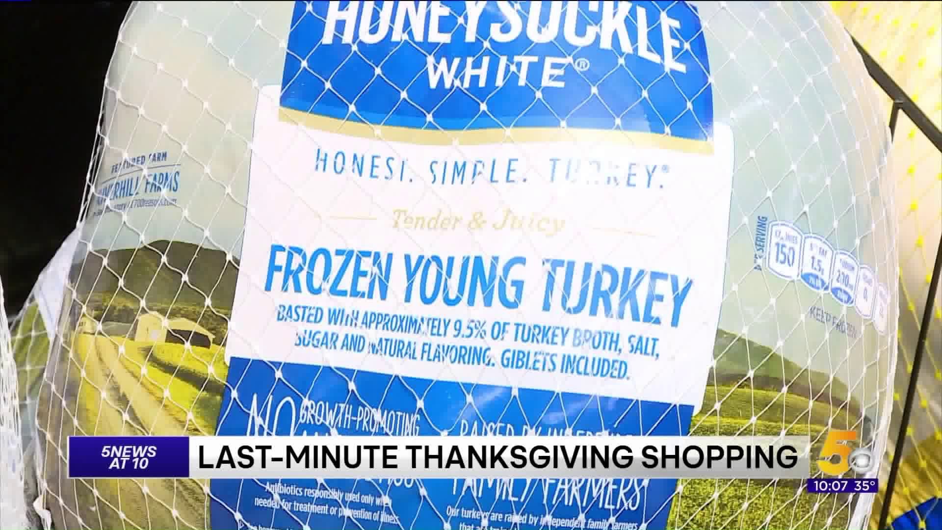 Last Minute Shoppers Prepare For Thanksgiving