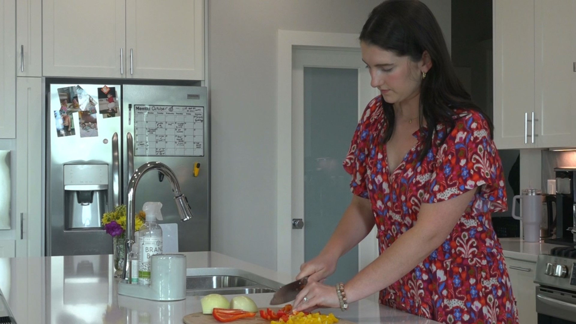 A local mom who competeted on the Netflix show "Easy Bake Battle" is using her love for cooking to help others take on the kitchen.