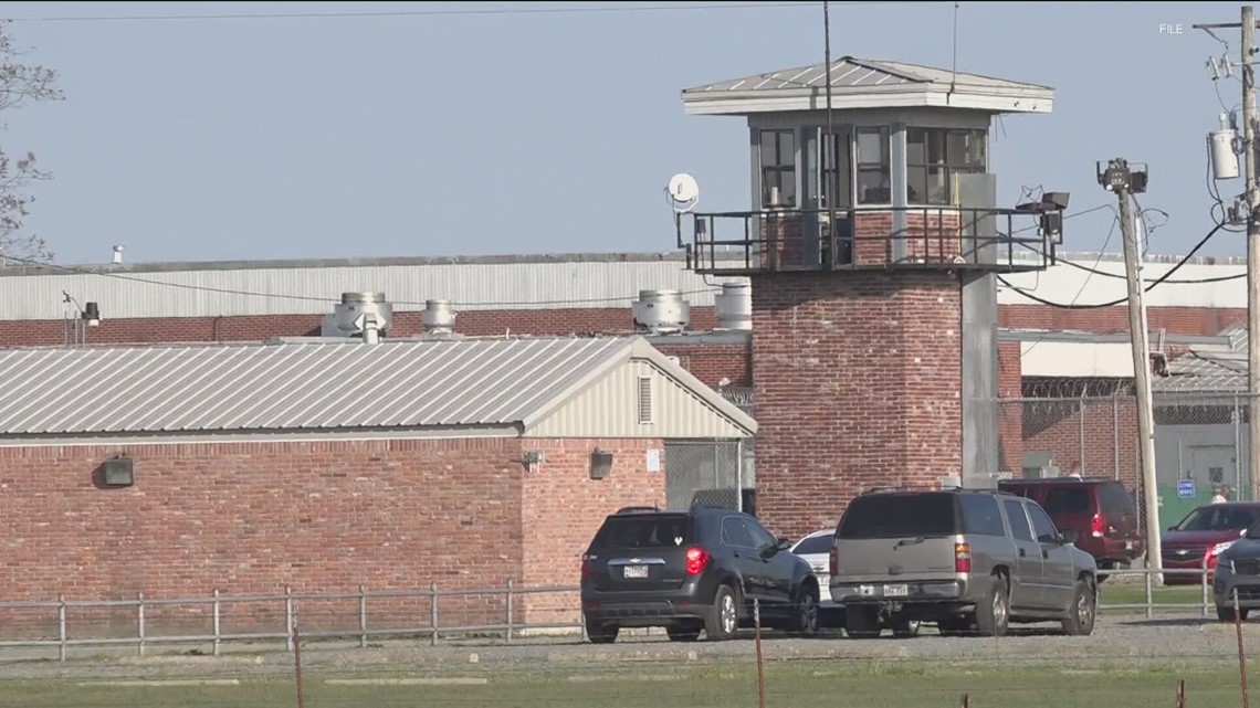 Little Rock courthouse bomb threat delays hearing on controversial