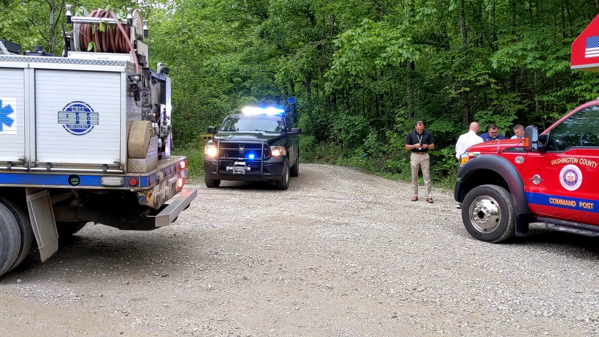 Crews are working to locate the airplane which was reported by the Washington County Sheriff's Office to have lost altitude and possibly crashed.