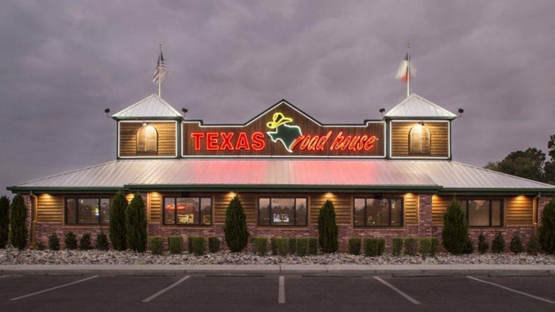 Texas Roadhouse opens new location in Altoona