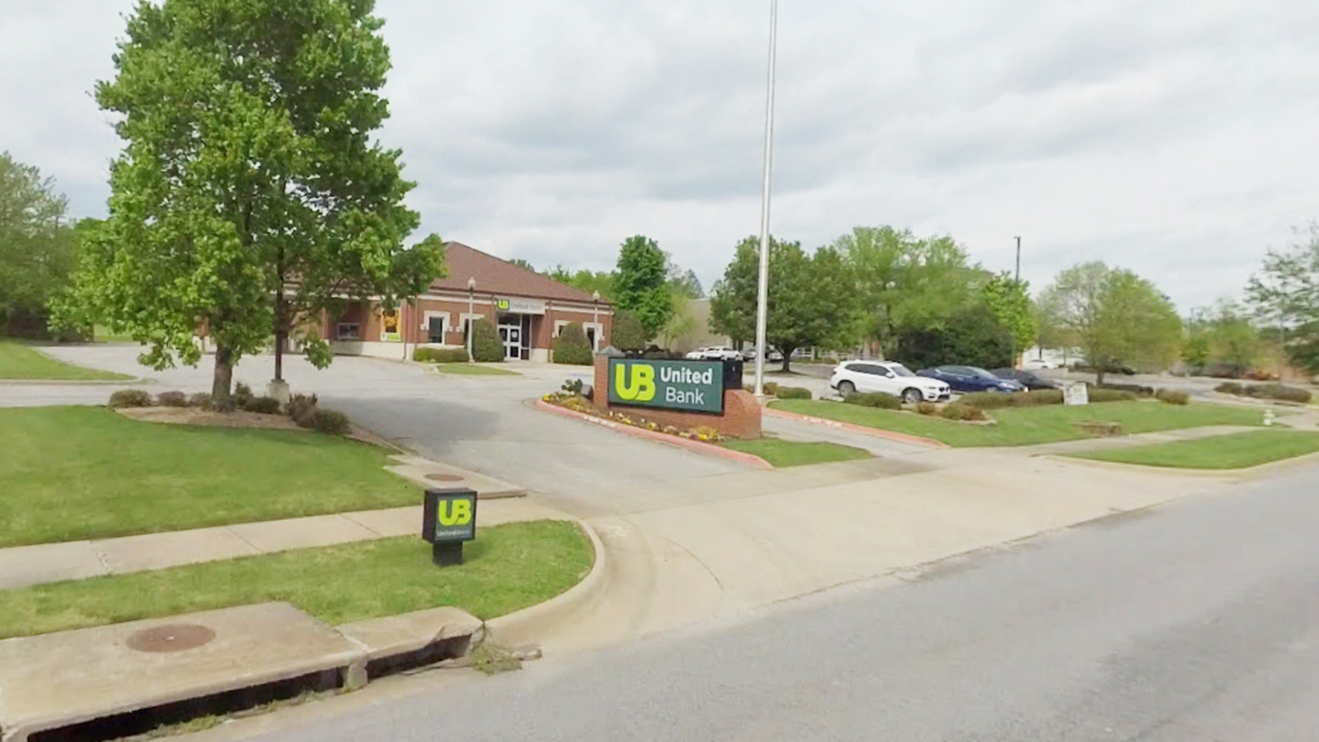 The following video was taken on scene at the United Bank robbery by 5NEWS employee Rene Gates.
