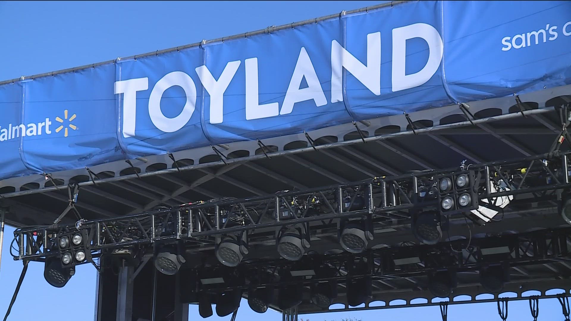 5NEWS visits Walmart's annual Toyland celebration, and Morgan Wrigley gets to have way too much fun
