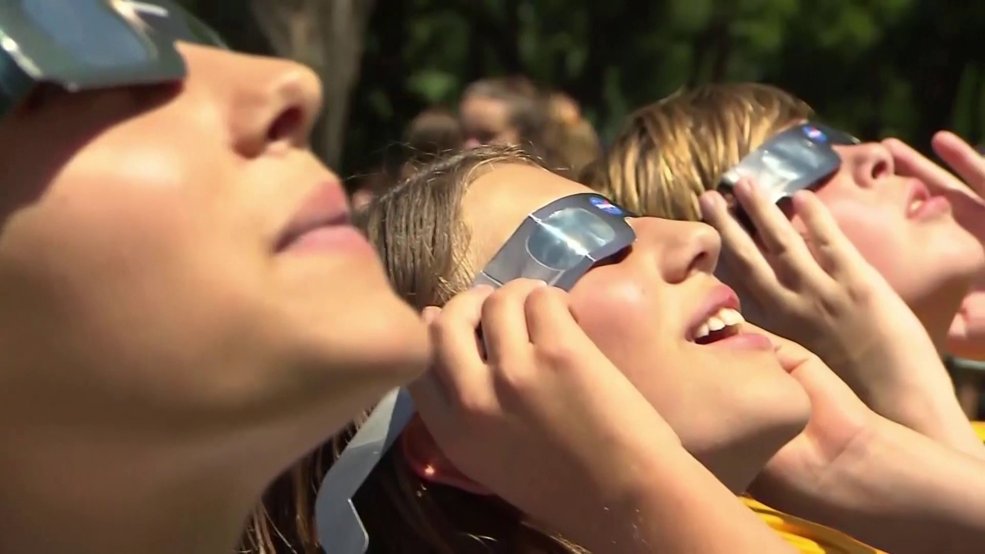 Eye safety during the total solar eclipse