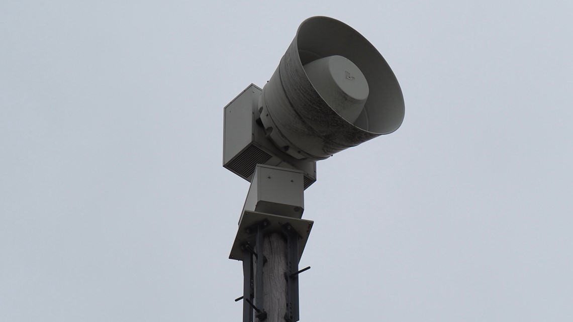 Lightning strike causes tornado sirens to go off in Clarksville - Vimarsana News