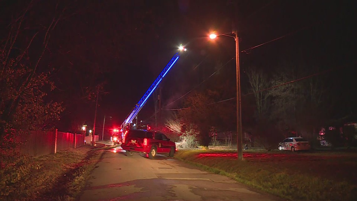 Crews battle house fire in Siloam Springs