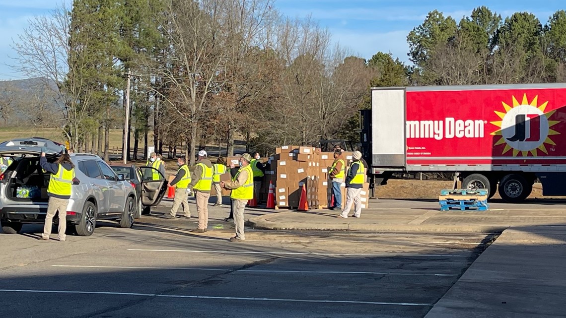 Tyson Foods donating meals to Waldron residents on Wednesday