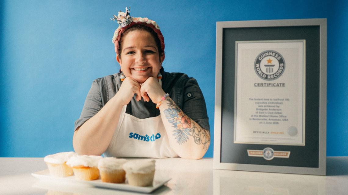 Sam's Club cake decorator sets two Guinness World Records