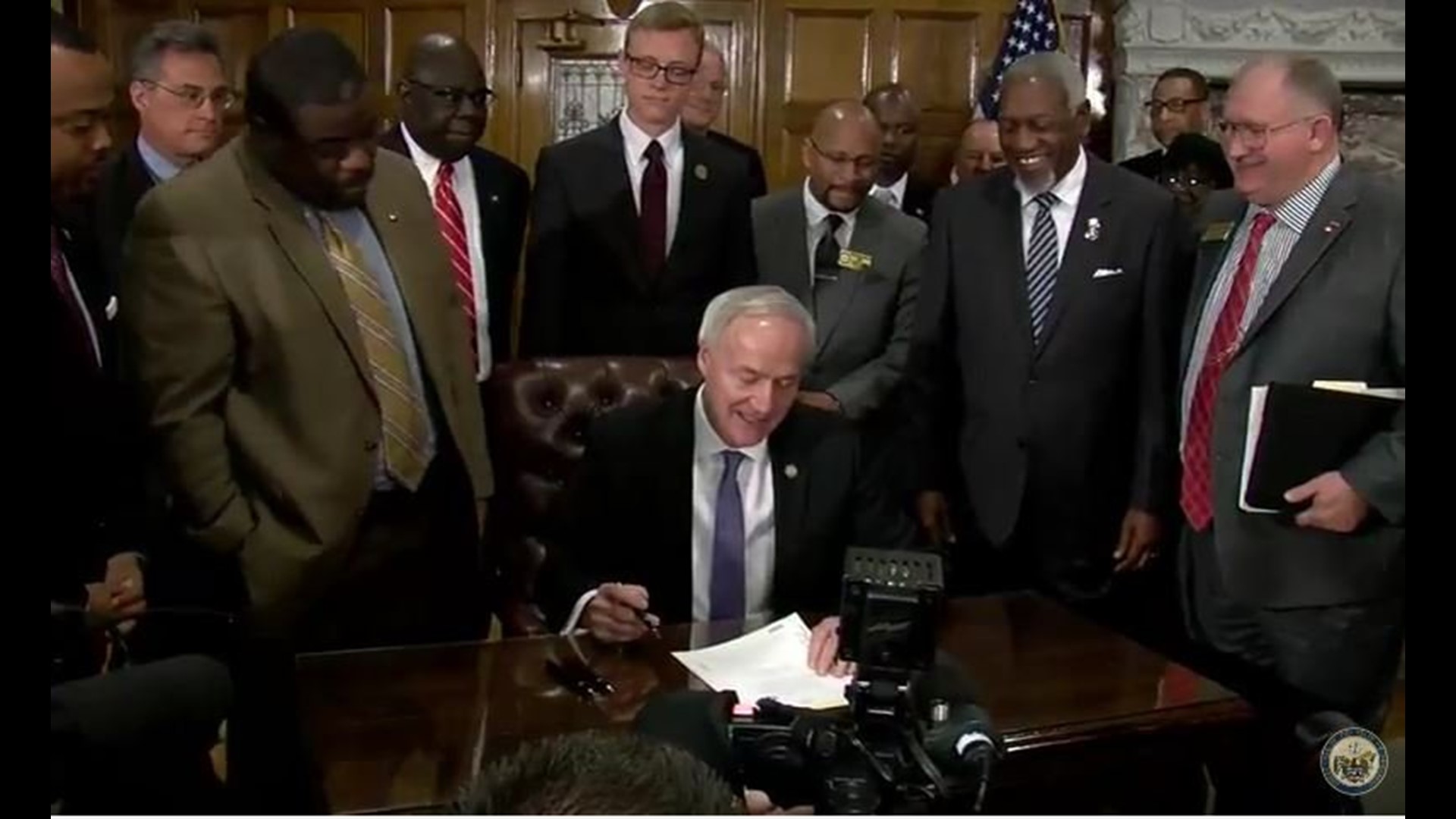 Watch Live Gov Asa Hutchinson Signs Bill Separating Mlk And Robert E