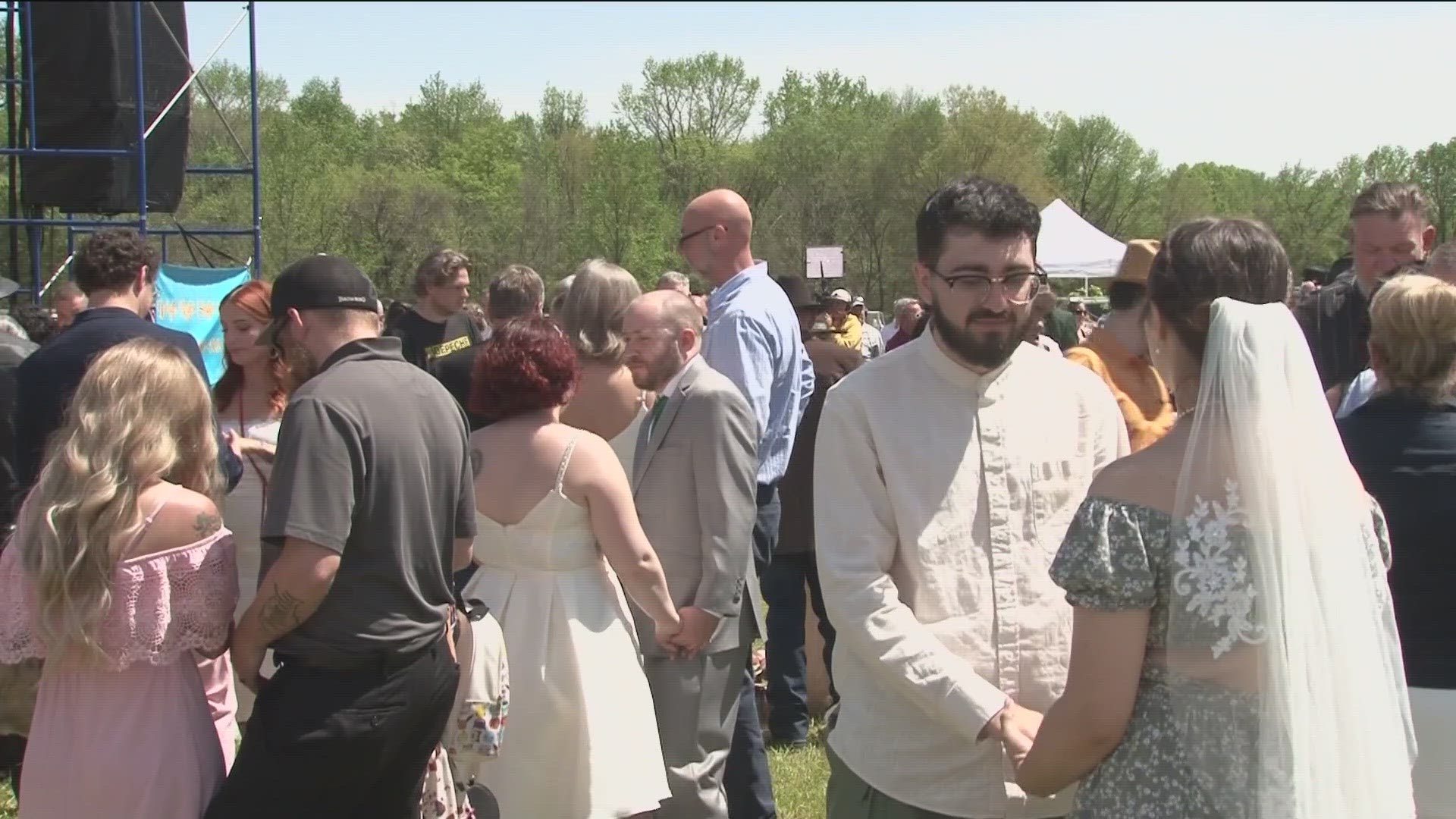 Little Rock couple Nancy and Steve Ray took the moment to renew the vows they made to each other 20 years ago.